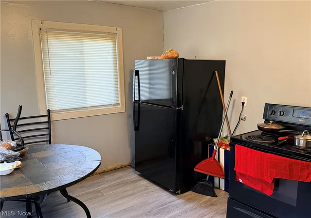 Photo 2 of Single family home for sale at 690 Lener Ave Sw, Warren, OH 44485 | MLS# 5197214 | Listing updated on 2026-06-07