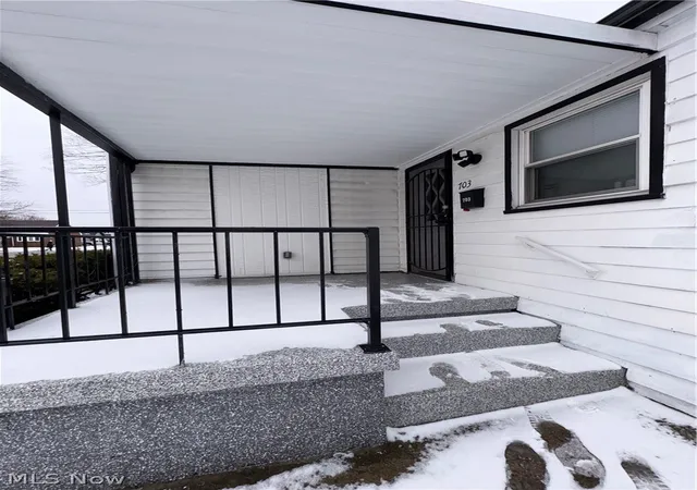 Photo 4 of Single family home for sale at 703 Palmer Ave, Youngstown, OH 44502 | MLS# 5197340 | Listing updated on 2026-03-30