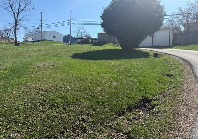 2nd image of 122 Oak St, Barnesville, OH 43713 | MLS# 5197386