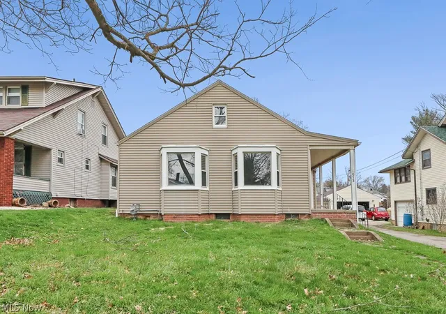 Homes for sale in Alliance, OH | 1073 Parkside Dr, Alliance, OH 44601 | MLS# 5197282