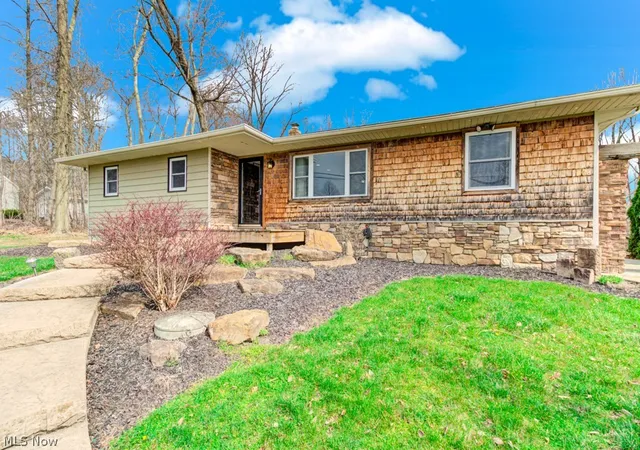 4th image of 251 E Mohawk Dr, Malvern, OH 44644 | MLS# 5197440