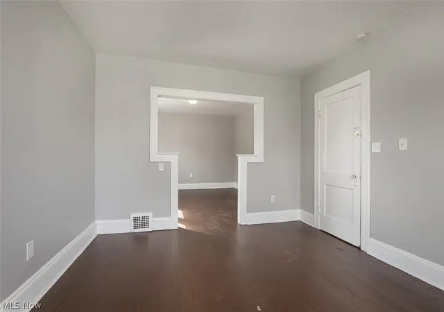 4th image of 14112 Edgewood Ave, Cleveland, OH 44128 | MLS# 5191058