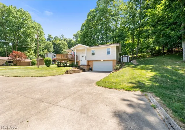 2nd image of 63 W Mohawk Dr, Malvern, OH 44644 | MLS# 5197507