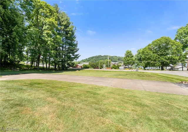 3rd image of 63 W Mohawk Dr, Malvern, OH 44644 | MLS# 5197507