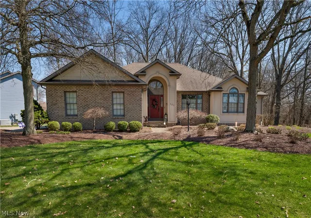 1st image of 101 Pin Oak Pl, Campbell, OH 44405 | MLS# 5197824