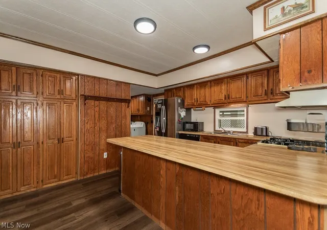 Photo 2 of Sale Pending at 149 Cromwell Dr, Geneva, OH 44041 | MLS# 5195625 | Listing updated on 2026-09-01