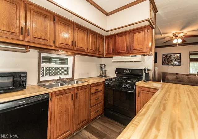 Photo 2 of Sale Pending at 149 Cromwell Dr, Geneva, OH 44041 | MLS# 5195625 | Listing updated on 2026-09-01