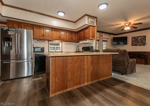 Photo 3 of Sale Pending at 149 Cromwell Dr, Geneva, OH 44041 | MLS# 5195625 | Listing updated on 2026-09-01