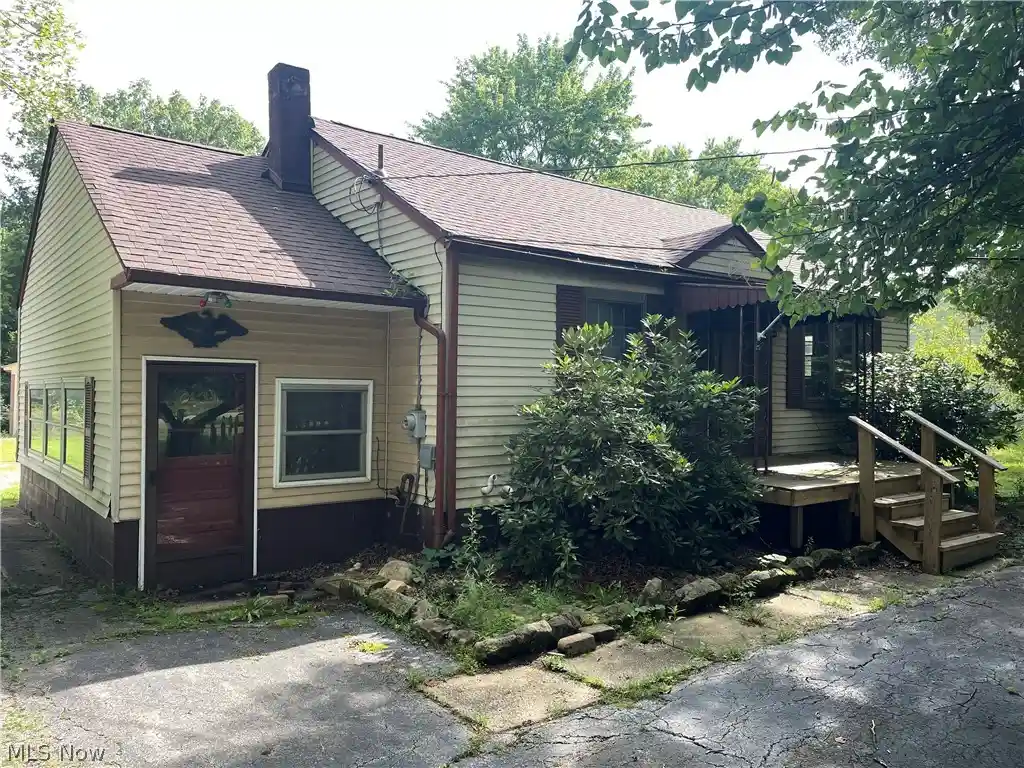 Photo 1 of Sale Pending at 744 Carson Salt Springs Rd, Mineral Ridge, OH 44440 | MLS# 5197920 | Listing updated on 2026-10-29