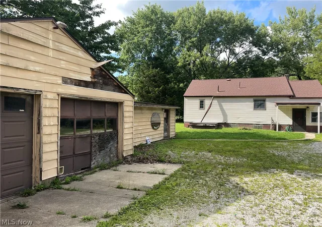 Photo 4 of Single family home for sale at 744 Carson Salt Springs Rd, Mineral Ridge, OH 44440 | MLS# 5197920 | Listing updated on 2026-10-05