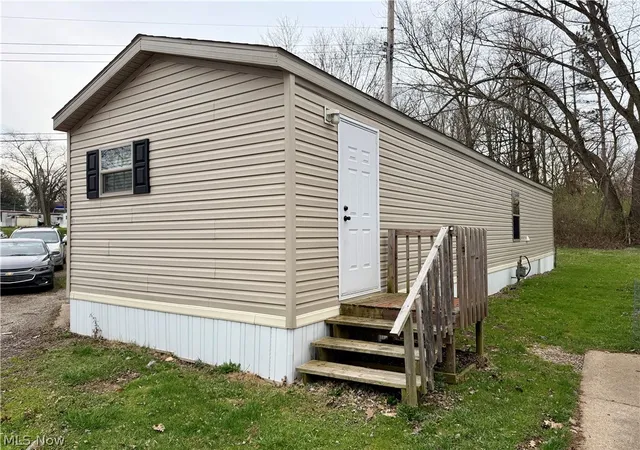 2nd image of 2606 Lincoln Wy W #61, Massillon, OH 44647 | MLS# 5197677
