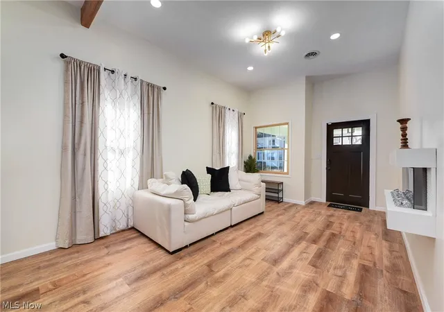 4th image of 924 Greyton, Cleveland, OH 44112 | MLS# 5198007