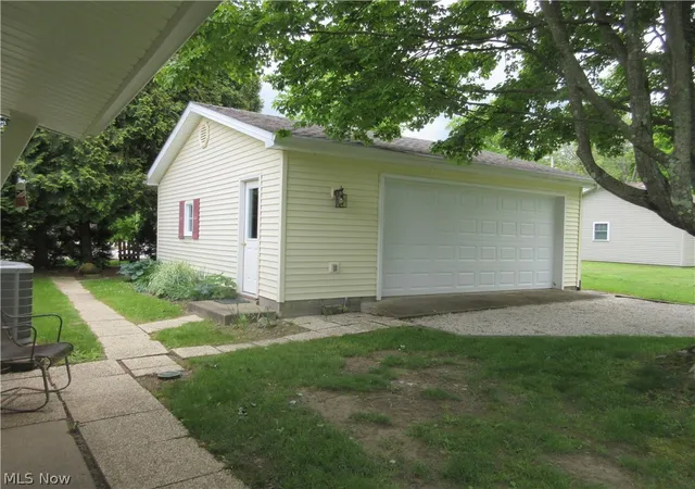 3rd image of 5991 Lake Shore Dr, Andover, OH 44003 | MLS# 5198302
