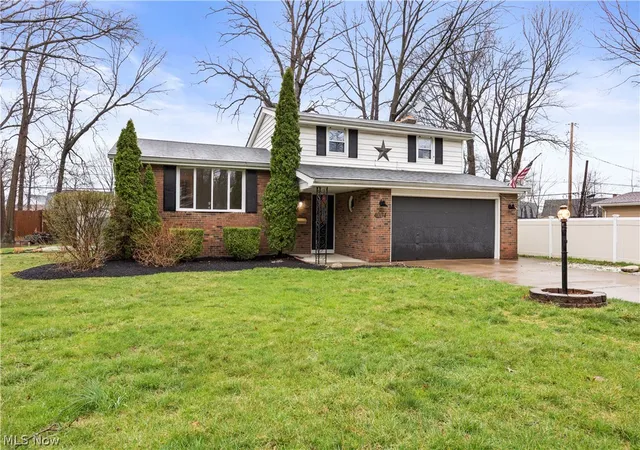 Homes for sale in Lorain, OH | 4004 Washington Ave, Lorain, OH 44052 | MLS# 5198105