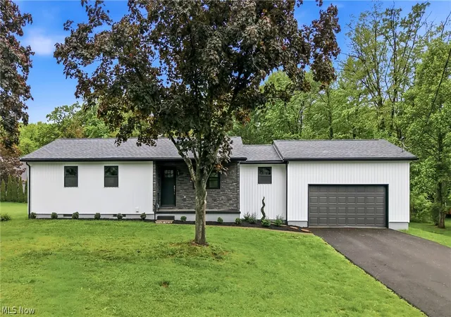 Photo 1 of Single family home for sale at 44129 Columbiana Waterford Rd, Columbiana, OH 44408 | MLS# 5198375 | Listing updated on 2026-08-19