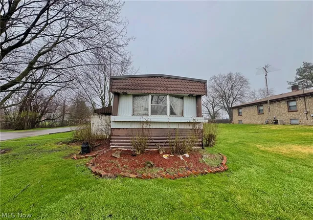 Photo 2 of Single family home for sale at 726 Boyd St Ne, Masury, OH 44438 | MLS# 5197953 | Listing updated on 2026-10-02