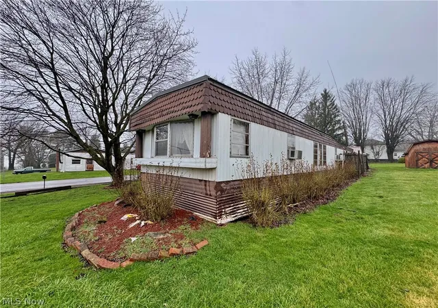 Photo 3 of Single family home for sale at 726 Boyd St Ne, Masury, OH 44438 | MLS# 5197953 | Listing updated on 2026-10-02