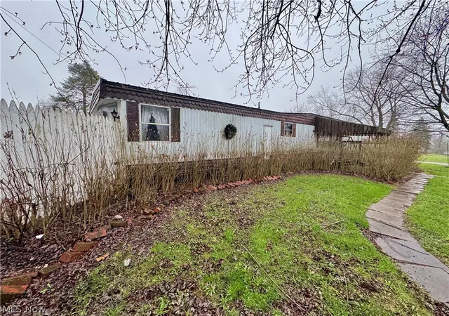 Photo 4 of Single family home for sale at 726 Boyd St NE, Masury, OH 44438 | MLS# 5197953 | Listing updated on 2026-10-02