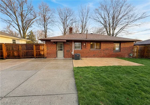 Homes for sale in North Olmsted, OH | 4506 Silverdale Rd, North Olmsted, OH 44070 | MLS# 5198412