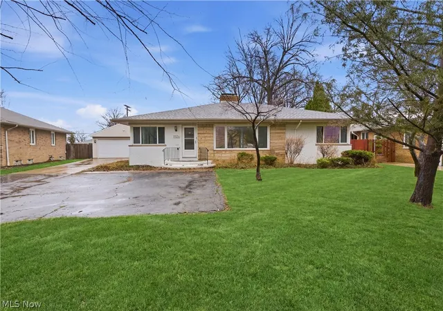 Homes for sale in Cleveland, OH | 11526 Lake Ave, Cleveland, OH 44102 | MLS# 5198391
