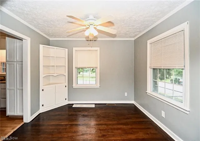 Photo 4 of Single family home for sale at 1699 Sunset Ave, Akron, OH 44301 | MLS# 5196366 | Listing updated on 2026-04-06