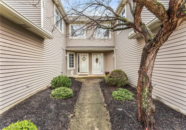 Photo 3 of Condo for sale at 120 Ambleside Way, Amherst, OH 44001 | MLS# 5192972 | Listing updated on 2026-08-19