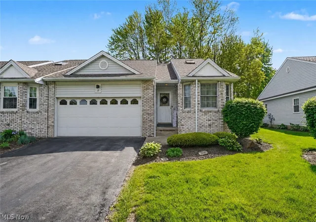Condo for sale at 17 Harneds Landing, Cortland, OH 44410 | MLS# 5198708