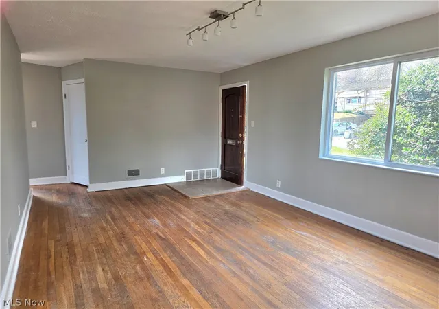 Homes for sale in Parkersburg, WV | 1018 Jackson Ave, Parkersburg, WV 26101 | MLS# 5198900