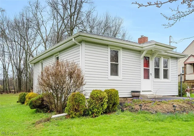 3rd image of 644 Goist Ln, Girard, OH 44420 | MLS# 5197278