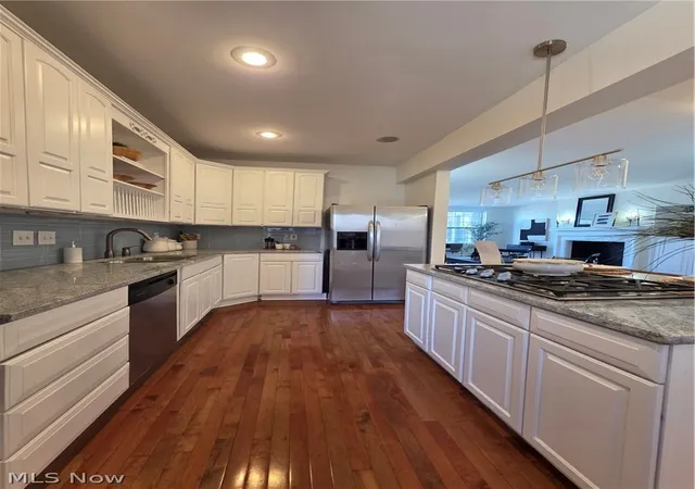 4th image of 11430 Cedar Gln Pkwy, Cleveland, OH 44106