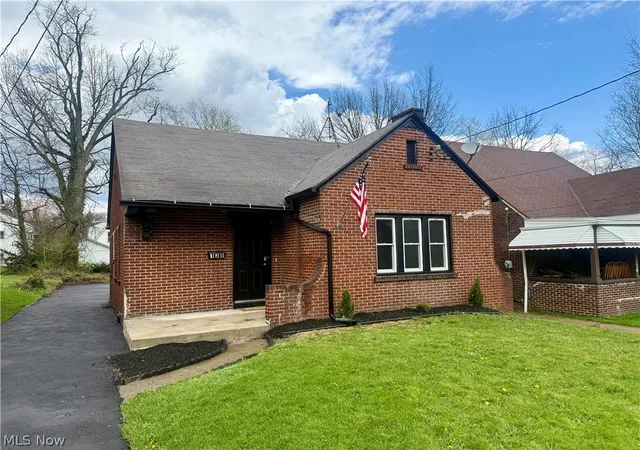 1st image of 138 Roslyn, Youngstown, OH 44505 | MLS# 5199367