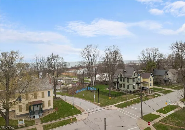 Photo 2 of Single family home for sale at 231 Lake Ave, Ashtabula, OH 44004 | MLS# 5197495 | Listing updated on 2026-09-16