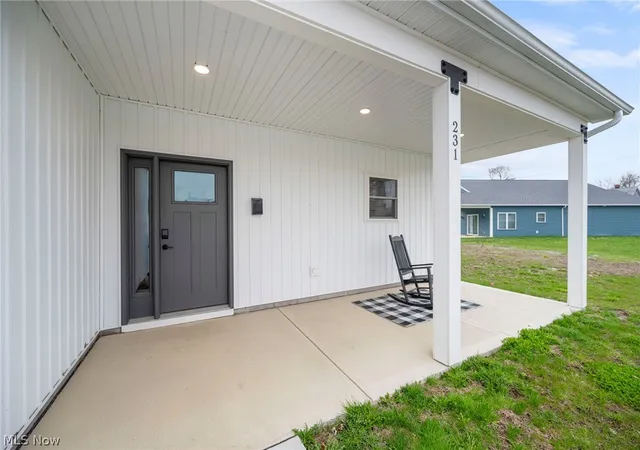 Photo 4 of Single family home for sale at 231 Lake Ave, Ashtabula, OH 44004 | MLS# 5197495 | Listing updated on 2026-09-16