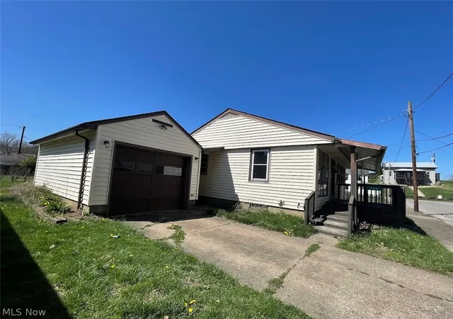 4th image of 234 N Bridge St, Newcomerstown, OH 43832 | MLS# 5199566