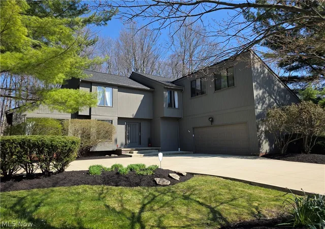 Homes for sale in Solon, OH | 5009 Lansdowne Dr, Solon, OH 44139 | MLS# 5199749