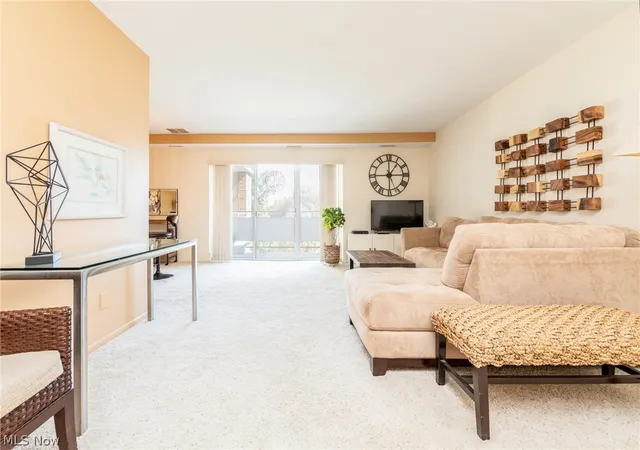 3rd image of 2112 Acacia Park Dr #322, Lyndhurst, OH 44124 | MLS# 5199495