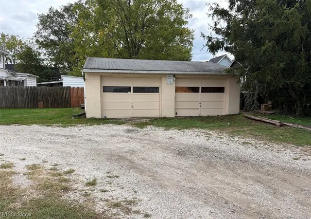 4th image of 435 Hazlett Ave Nw, Canton, OH 44708 | MLS# 5199910