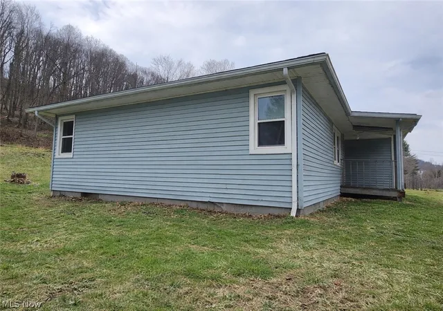 Photo 3 of Single family home for sale at 6869 Wardell Holw Rd Se, Uhrichsville, OH 44683 | MLS# 5200106 | Listing updated on 2026-04-14