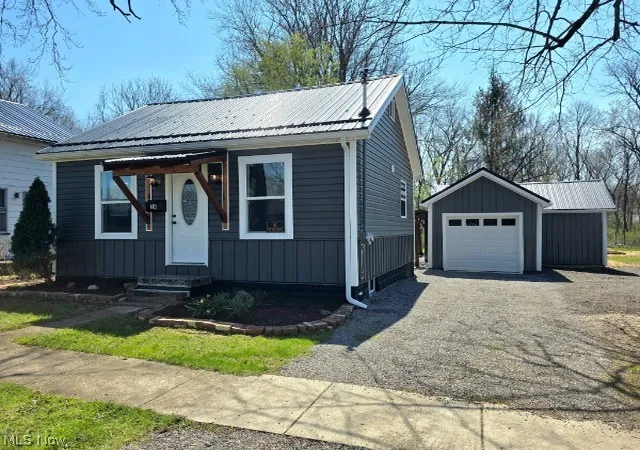 Homes for sale in Newton Falls, OH | 24 E Main St, Newton Falls, OH 44444 | MLS# 5192823