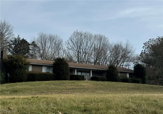 3rd image of 10875 Dolphin St Sw, Beach City, OH 44608 | MLS# 5200283