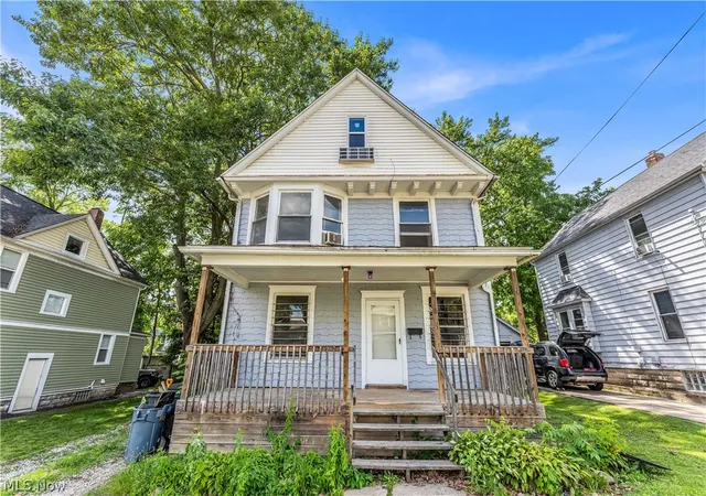 Photo 2 of Single family home for sale at 518 Sumner St, Akron, OH 44304 | MLS# 5200550 | Listing updated on 2026-08-02