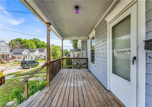 Photo 3 of Single family home for sale at 518 Sumner St, Akron, OH 44304 | MLS# 5200550 | Listing updated on 2026-08-02
