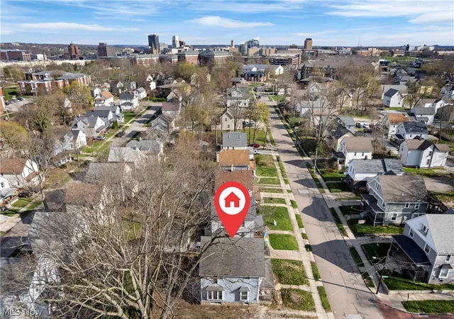 Photo 4 of Single family home for sale at 518 Sumner St, Akron, OH 44304 | MLS# 5200550 | Listing updated on 2026-08-02