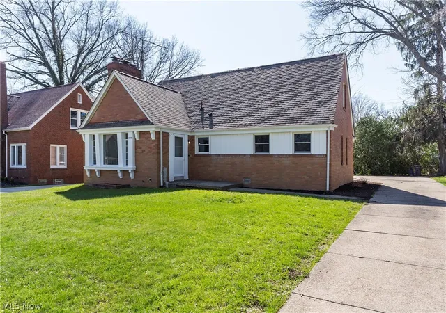 3rd image of 3530 Glenmere Dr, Youngstown, OH 44511 | MLS# 5200472