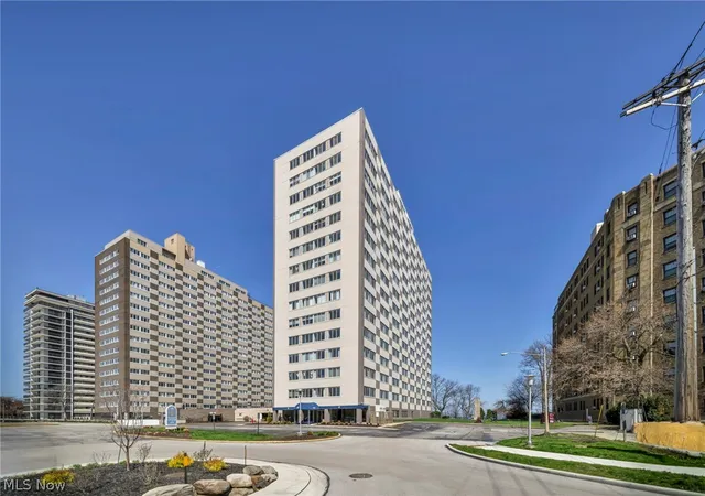 image of 12520 Edgewater Dr #806, Lakewood, OH 44107 | MLS# 5200562