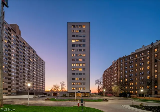 image of 12520 Edgewater Dr #806, Lakewood, OH 44107 | MLS# 5200562
