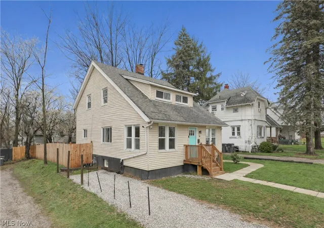 Photo 2 of Single family home for sale at 318 Pioneer St, Akron, OH 44305 | MLS# 5200669 | Listing updated on 2026-05-06
