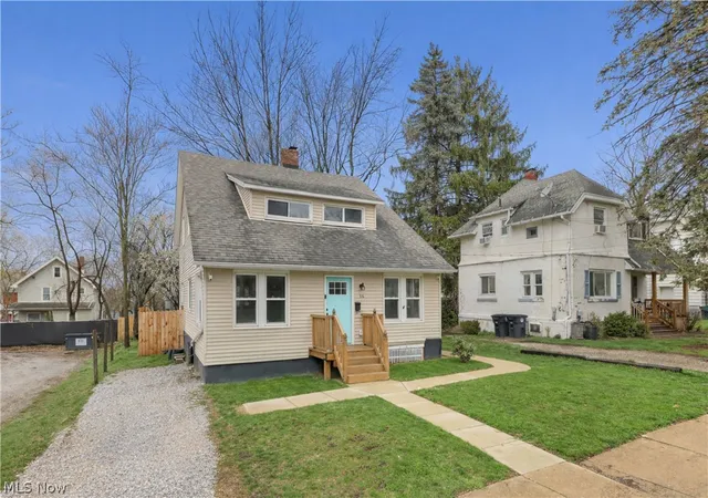 Photo 3 of Single family home for sale at 318 Pioneer St, Akron, OH 44305 | MLS# 5200669 | Listing updated on 2026-05-06