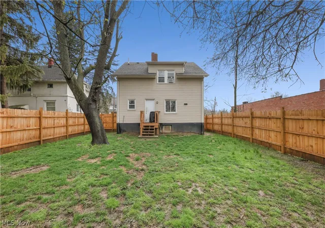 Photo 3 of Single family home for sale at 318 Pioneer St, Akron, OH 44305 | MLS# 5200669 | Listing updated on 2026-05-06
