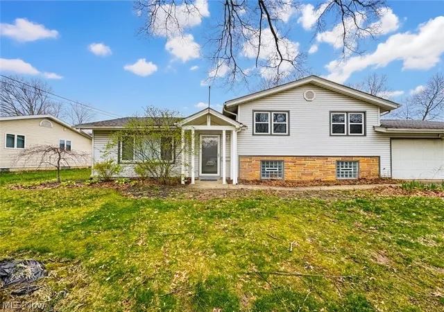 3rd image of 3786 Bryant Dr, Youngstown, OH 44511 | MLS# 5199853